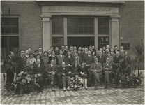 220769 Het vieren van een 25 jarig jubileum van dhr. Gast bij de N.V. Houtindustrie Picus, 03-11-1928