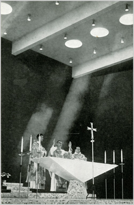 227110 Het houden van een mis in de dienst en gebedsruimte van de Pius X kerk, z.j.