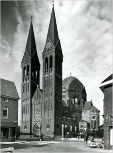 227143 RK kerk H. Maria en Brigidakerk, Nieuwendijk 2, 09-1970