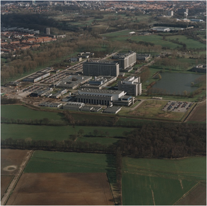 250500 Luchtfoto van de Philips High Tech campus, gezien richting Genneper Parken., 1998