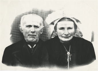 250504 Echtpaar Cornelis Smetsers en Maria van Berendonk (poffer), 1902 - 1920