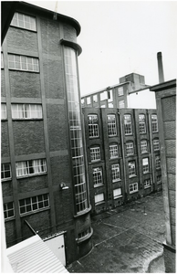 252213 Sigarettenfabriek Philip Morris, Kanaalstraat 3, ca. 1970