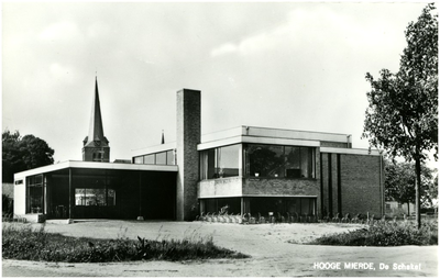 252525 Gemeenschapshuis De Schakel, De stad 5. Op de achtergrond de kerk, 1960 - 1970