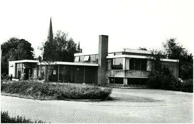 252526 Gemeenschapshuis De Schakel, De stad 5. Op de achtergrond de kerk, 1960 - 1970