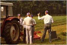 253325 Zweegers Landbouwmachines, demonstratie hakselmaaien. 4. Henk Bosman, 07-1982