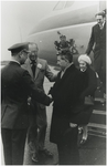 254017 Het bezoek van Nicolae Ceau?escu (staatshoofd Roemenië) aan Nederland. Prins Bernard en kolonel Ponté begroeten ...