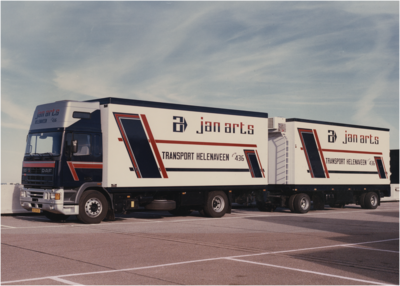 255403 Vrachtwagen met aanhanger van Jan Arts Transport, 1995