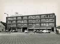 255655 Marconilaan, met de Gruyter supermarkt en verwarmingsinstallateur van der Meulen, gezien vanaf de Boschdijk, ...