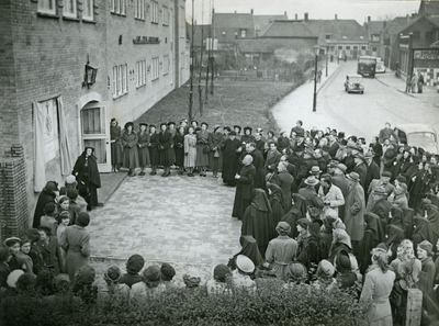 255693 Panorama op het openen van de Heilig Hartschool, 1950 - 1955