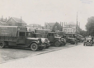 195692 Vrachtwagen-staanplaats gezien in de richting van Keizersgracht, 09-1935