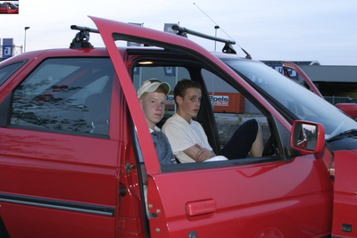 13554 Jongeren in hun auto op Kanaaldijk-Noord, 2003