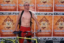 13563 Jongeman met zijn fiets, 2003