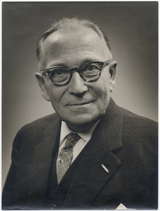 125006 Een portret van C.J.J. Remmen. Hij was burgemeester van Budel van 1952 t/m 1958, 1958