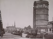 25577 Eindhovens Kanaal, gezien in de richting van de haven met rechts de Persil gashouder, 07-1939