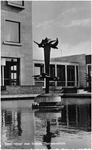 12661 Vijver met fontein van het gemeentehuis 1962-1982, 1982