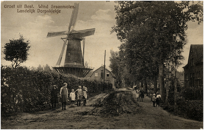 12681 Windmolen aan onverharde straat, met kinderen, 1925