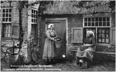 12739 Boerderij aan de latere Kruisparkweg, met pratende boerinnen, links mevrouw Roosen met een korf aan de arm, ...