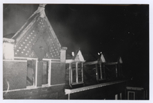 568863 Brand in Huize Zonhove. Het totale verwoeste dak na de brand, 21-06-1959