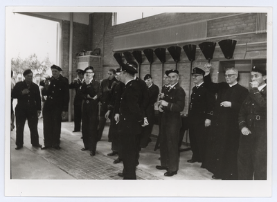 568925 De opening van de nieuwe brandweerkazerne door burgemeester Paul Steinweg. De receptie, 1965 - 1975