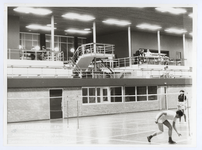 569165 Een interieur opname van Sporthal Apollo tijdens de opening, 29-06-1963 - 29-06-1973