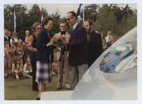 569357 Burgemeester P. Steinweg onthult de zonnewijzer bij de sporthal aan de Europalaan, 01-09-1972