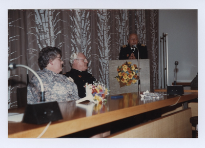 569627 Het afscheid van 2 onder commandanten van de vrijwillige brandweer te Son en Breugel, 05-11-1981