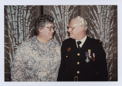 569634 Het afscheid van 2 onder commandanten van de vrijwillige brandweer te Son en Breugel, 05-11-1981