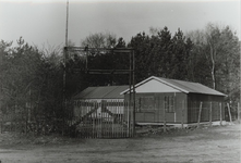 134903 Een serie van 8 foto's van clubgebouwen en andere vereningsgebouwen. Hier in was gevestigd de Dutmellagroep. ...