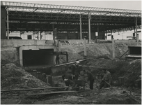  Een serie 5 foto's betreffende de bouw station, Stationsplein, 1955-1956