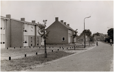  Een serie van 4 foto's betreffende Lindenstraat, 1957