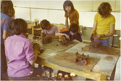 149071 Handenarbeidles, R.K. school voor B.L.O., Van der Muydenstraat 19, 1974