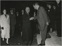  Serie van 17 foto's betreffende het bezoek van minister-president Willem Drees tijdens de bevrijdingsherdenking van ...