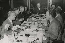 190536 Receptie in hotel-restaurant 'Old Dutch' na afloop van het ontsteken van de bevrijdingsfakkel, 18-09-1953