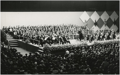 190635 Het bevrijdingsconcert van het Brabants Orkest in de Philips Jubileumhal, 18-09-1960