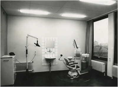 191471 Het interieur : de tandartspraktijk, 12-12-1962