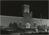 191545 Bevrijdingsherdenking: avondopname van de verlichting van het Van Abbemuseum, 09-1952