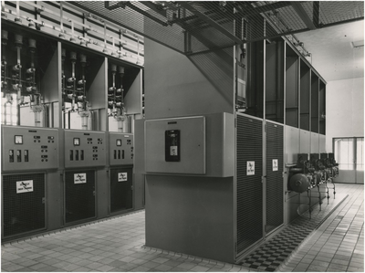 191586 Interieur schakelstation, 03-1958