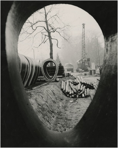 191738 Wegwerkzaamheden: aanleg van de riolering, 1955