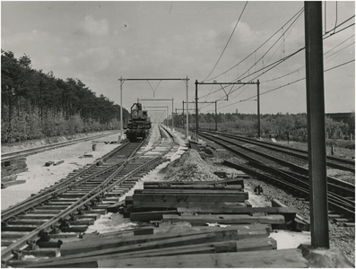  Serie van 3 foto's betreffende de aanleg van het hoogspoor, 06-1953