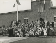  Een serie van 4 foto's betreffende het bezoek van de Wereldunie Morele Herbewapening aan Eindhoven, 20-04-1956