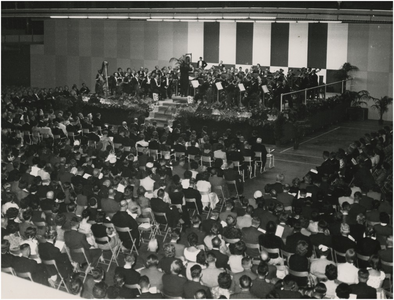 197553 Panorama van het concert in de Philips-Jubileumhal, 19-09-1957