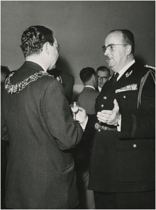 197586 Congres Internationale Verkeerspolitie 1957. Met links burgemeester Charles van Rooy, 09-10-1957