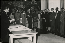  Een serie van 3 foto's betreffende het bezoek delegatie 'Justice of social studies', 24-03-1958