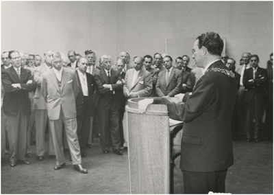 197633 Sportcongres Eindhoven: het toespreken van de deelnemers door burgemeester Charles van Rooy tijdens de ontvangst ...