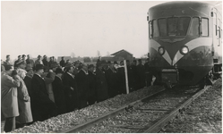  Serie van 15 foto's betreffende de opheffing van de spoorlijn Eindhoven-Valkenswaard-Hasselt en de opening van de ...
