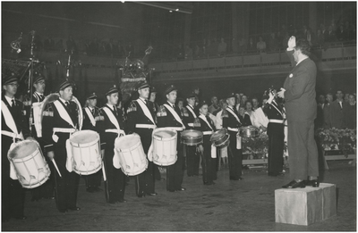 197720 De inhuldiging in de Philips Jubileumhal: een optreden van een muziekgroep, 28-10-1959