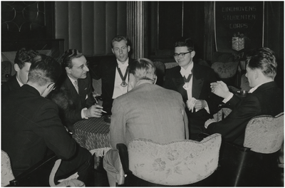 197738 Leden van het E.S.C. met burgemeester Charles van Rooy, 25-04-1959