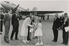  Een serie van 4 foto's betreffende het bezoek van koning Boudewijn van België, 10-07-1959