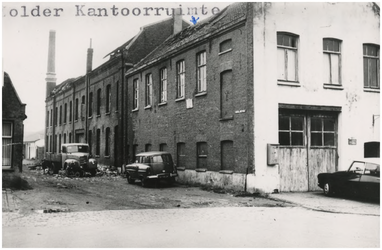 197822 De voorkant van het pand gezien vanaf de Woenselsestraat. Links de Rapenlandstraat, 06-11-1960