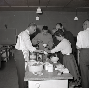221222 Het bereiden van een gerecht, 11-1958